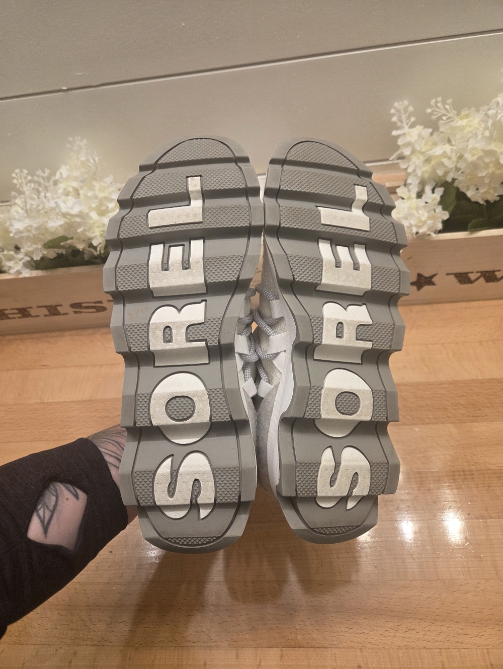Sorel Kinetic Lace Sneaker White/Gray Women's Size 8 - Picture 10 of 10
